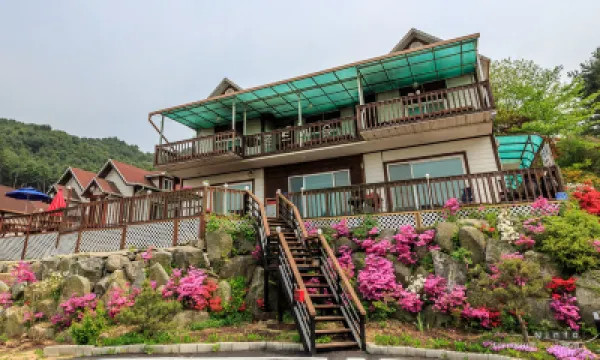 加平金城堡旅館 鄰近晨靜園藝樹木園的酒店