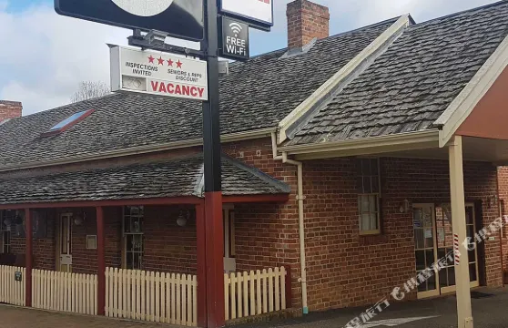 尤臘拉林居之人汽車旅館