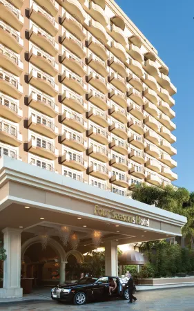 Four Seasons Hotel Los Angeles at Beverly Hills Отели рядом с достопримечательностью «Уотеруорлд»
