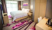 YOFON HOTELS (Xiaogan East Station Intime City Branch) - balcony