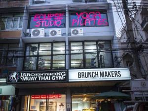 OYO 783 Brunch Marker Cafe & Hostels