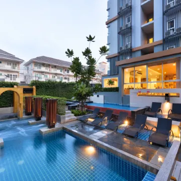 The Grass Serviced Suites Отели рядом с достопримечательностью «Торговый центр Harbor Pattaya»