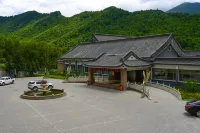 Friendship Hotel Hotel dekat Dailuo Peak