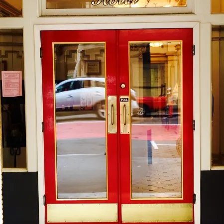 Union Square Plaza Hotel Отели рядом с достопримечательностью «Tin How Temple»