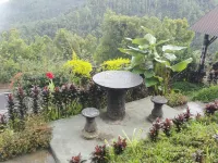 Puri Sunset Homestay Munduk Waterfall周辺のホテル