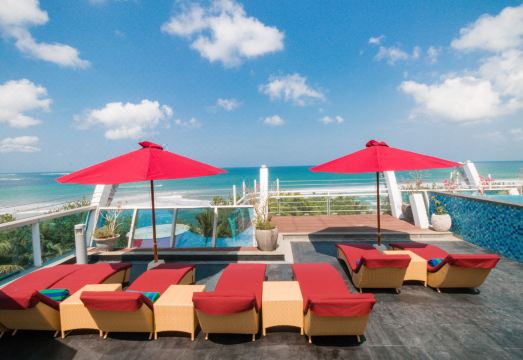 2. 쿠타벡스 비치프..