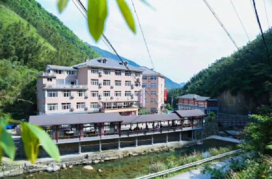 Hangzhou Shiguyuan Hotels near Glacier Grand Canyon