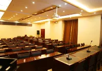 Jinfeng International Hotel Hotel di Maqên