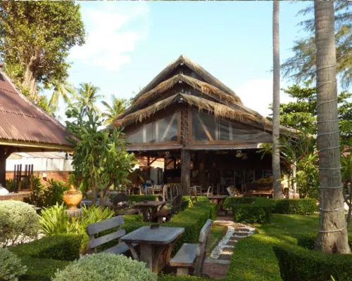 Lanta Castaway Beach Resort Hotels near Lanta Monkey School