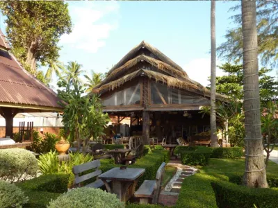 Lanta Castaway Beach Resort Hotels near Lanta Monkey School