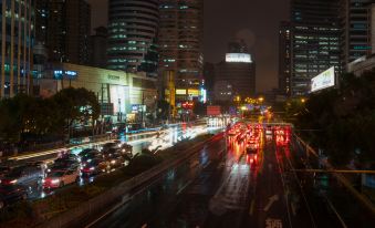 Wanhe Zhizhen Hotel (Shanghai Sun Moonlight Dapuqiao Subway Station)