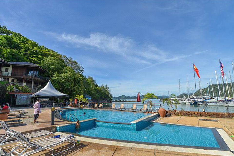 1. 라마다 바이 윈..