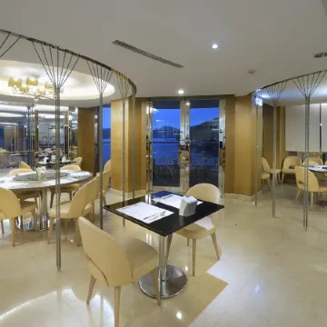 The Crystal  Sun Moon Lake Отели рядом с достопримечательностью «Канатная дорога над озером Солнца и луны»