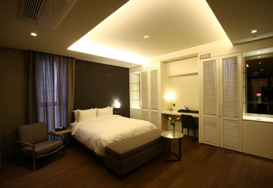 Hotel East9 - Housity