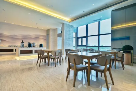 JI Hotel (Pinghu Ruifeng Plaza) Отели рядом с достопримечательностью «Lu Weizhao Painting and Calligraphy Academy»