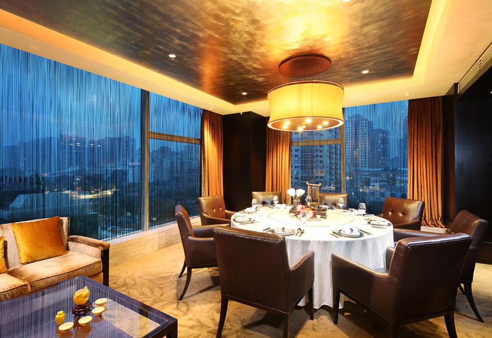 1. 더블트리 바이 ..