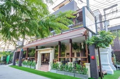 Cm Night Bazaar Boutique Hotel Hotels near Kalare Night Bazaar