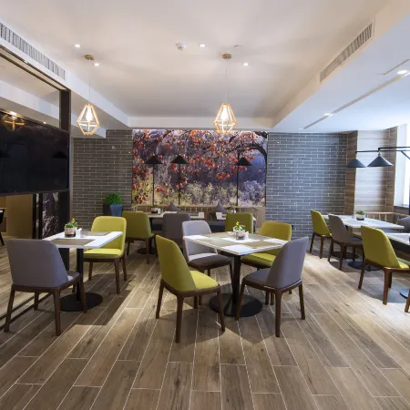 Atour Hotel (Houma Xintian Square)