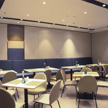 Homeinn Ease Hotel (Yingkou City Central Hospital)
