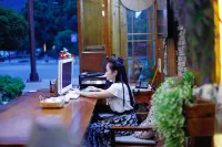 No. 106 Guihua Road Inn