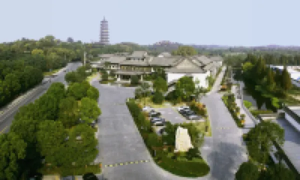 Yangzhou Slender West Lake Huijin Hotel Hotels near Daming Temple