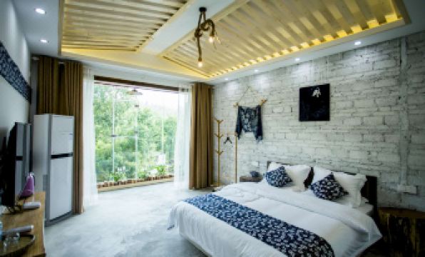 Lajia Inn (Zhijindong)