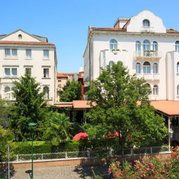 Hotel Biasutti Hotels near Lido Beach