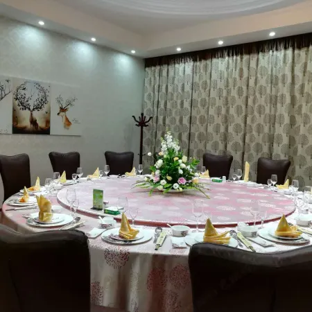 huarong xinshiji hotel
