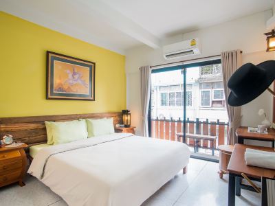 Banthat Thong Hostel
