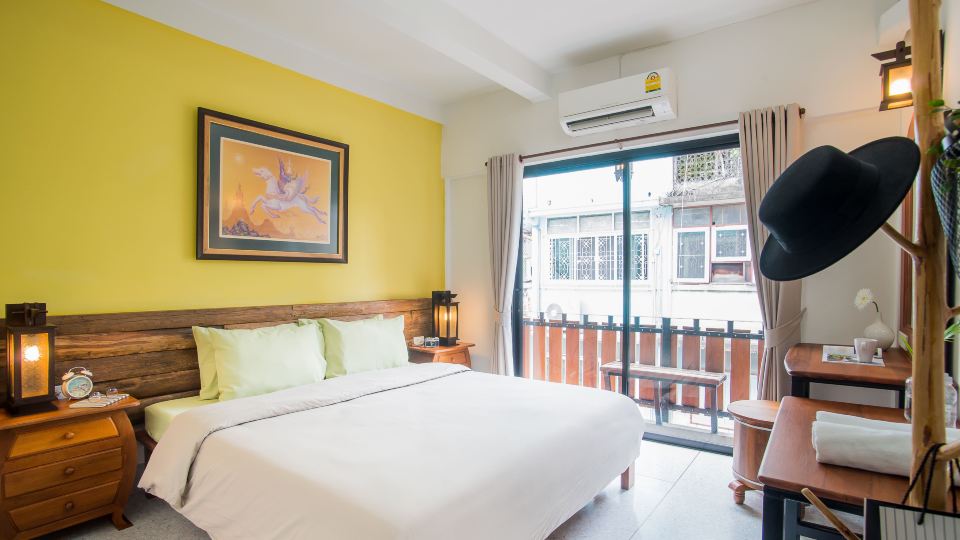 Banthat Thong Hostel