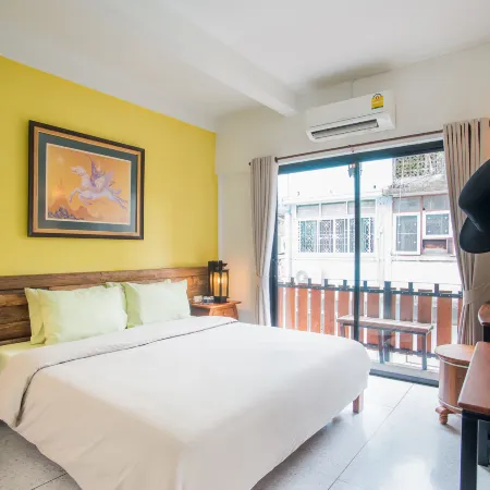 Banthat Thong Hostel