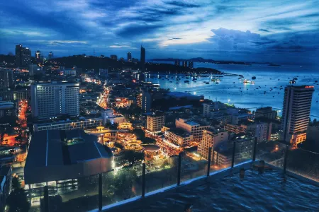 WCC The base central pattaya Отели рядом с достопримечательностью «Bann sukhawadee»