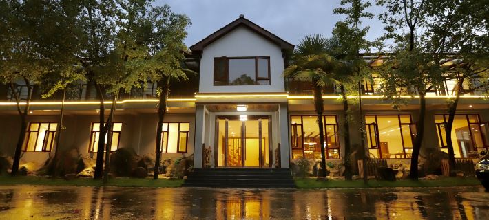 Yuanweiju Inn Mogan Mountain Hotel di Deqing