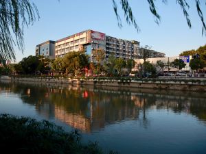 Super 8 Hotel (Fuzhou Hot Spring Park)