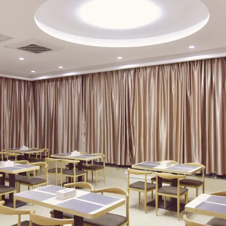 Gujing Junlai Hotel (Feidong Pazhou Central Plaza Hui Mall)