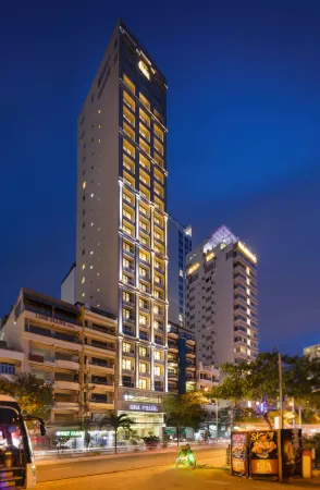 Sea Pearl Hotel Отели рядом с достопримечательностью «MerPerle Sparkling Waves»