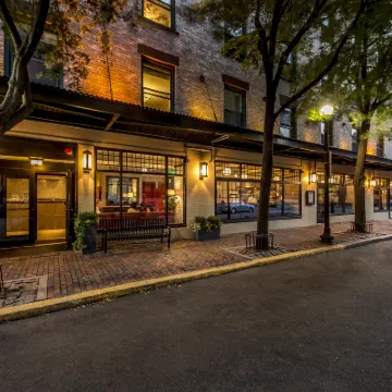 城南菠蘿愉悦酒店 鄰近三一堂的酒店