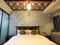 重庆蓝屿主题酒店 - 印象中式大床房