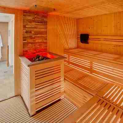 The Summer Set Hotel Fitness & Recreational Facilities