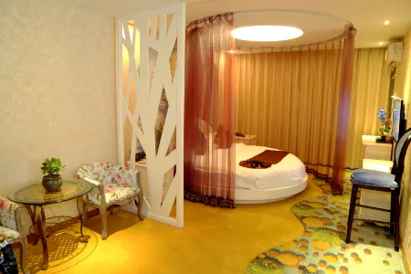 Binjiang Fashion Theme Hotel Huangshan Tunxi Old Street Отели рядом с достопримечательностью «Cheng's Miyake»