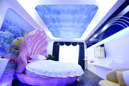 Tongjiang Youth Memory Theme Hotel Отели рядом с достопримечательностью «Hongjun Square»