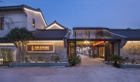 Mehood Lestie Hotel (Suzhou Taihu) Отели рядом с достопримечательностью «Shanghai Customs College Suzhou Branch»