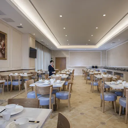 Vienna International Hotel (Danzhou Dingshang Square)