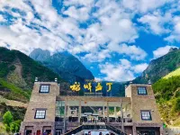 Daocheng Yading Chujian Art Hotel - bar