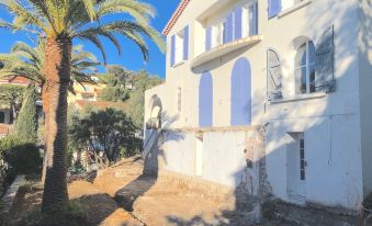 The Address Cassis