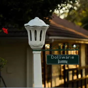 Dolliwarie Guesthouse Отели рядом с достопримечательностью «Торговый центр N1 City»