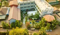 Reveal Courtyard in Reveal Angkor Hoteles en Siem Reap Wat Bo Area