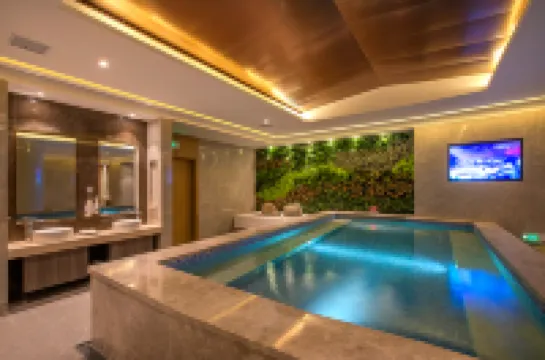 Yatai New City Hot Spring Hotel