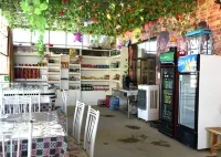 Crescent Moon Spring Zichenju Homestay (Mingsha Mountain and Crescent Moon Spring Scenic Area)