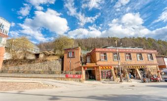 Donkey House Youth Hostel (Shangri-La Dukezong Ancient City Branch)